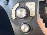 【オートエアコン】一度お好みの温度に設定すれば、車内の温度を検知し風量や温度を自動で調整。暑い&hellip;寒い&hellip;と何度もスイッチ操作をする必要はありません。快適な車内空間には必須の機能ですね♪