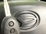 【キーレス】少し離れた場所からでもボタン一つでドアの開錠・施錠ができるのでとっても便利!ドアの鍵穴周りに傷をつけることもありません♪