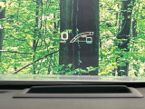【ヘッドアップディスプレイ】現在の速度や走行情報をデジタル表示で運転席前方のガラスに投影!運転中、目線をずらさず必要な情報を確認できるのでとっても便利で安心!