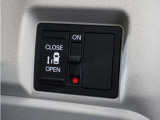 ◆片側電動スライドドア◆狭い駐車場でも乗り降りが楽々♪お子様が隣の車にドアを当ててしまう心配もございません!小さなお子様連れの方もこれで安心。