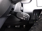 クルーズコントロールスイッチの画像です。同じ速度で走行する際に、アクセルペダルを踏まずに済むため楽々です!