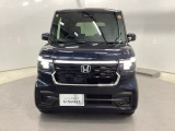 お客様に安全で快適なカーライフをお送りいただくために、中古車にも高いレベルの品質基準を設け、その基準に従って、全ての中古車について納車前整備を実施しています。