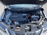 エンジンルームの画像です。店舗にて現車の確認もいただけますので、お電話で在庫のご確認の上是非ご来店くださいませ!!!ワクワクするクルマ選びをご提案します!