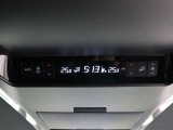 後席用リヤオートエアコンです。