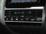 操作部に静電式タッチパネルを採用したフルオート・エアコンディショナー。Honda インターナビ同様、スマートフォン感覚の直感操作を実現しています。