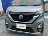 LEDヘッドライト装備。暗い道や、天候の悪い日でも視界良く運転できます。