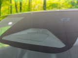 【ホンダセンシング】走行中に前方の車両等を認識し、衝突しそうな時は警報とブレーキで衝突回避と被害軽減をアシスト。より安全にドライブをお楽しみいただけます。