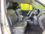 運転席シート廻りは使用感も少なく、良好な状態となっています。前オーナー様が丁寧に使っていたことがよくわかりますね。