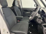 ゆったりと座れる運転席シートですのでストレスなく運転が出来ますよ!