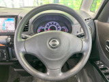 インテリアに合わせたデザインのステアリングは、運転される方のことも考え、運転しやすい形状、大きさです。是非一度、実際に触ってお確かめください。