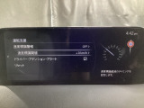 フォワードセンシングカメラで認識した交通標識をディスプレイに表示し、交通標識の見落とし防止を図り、安全運転を支援します。