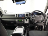 オシャレなインテリアで運転する気分も盛り上がりますよね^^