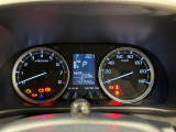 見やすい自発光式2眼メーター&センターに多彩な車両情報を表示するマルチインフォメーションディスプレイ
