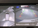前後左右4つのカメラで、上から見たような映像をお届け、駐車時も安心、アラウンドビューモニター付(肉眼では確認し辛い左前の映像に切り替えることも可能です)。