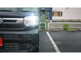 暗闇でも前方をくっきりと照らしてくれるライトです。夜の運転でも安心ですね。