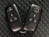 スマートキーを装備しています☆カギをカバンやポケットに入れて頂いた状態でドアロックの開閉やエンジンスタートをして頂けますよ!とても便利な装備です!