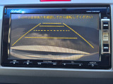 駐車時の安全確認をサポートするバックカメラも使用できます。