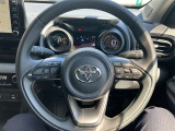 ステアリングはシンプルに!ステアリングスイッチで運転中でも音量調整など可能です