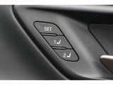 ■シートメモリー■電動パワーシートで調整した自分の着座姿勢を記憶し、ボタン一つで最適ポジションに!