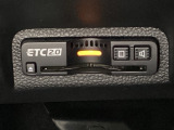 ハンドルの左下にETC2.0がついています。高速道路の料金所の通過も楽々です!。 カードの取り出しもしやすい場所についています。