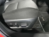 運転席は座面の上下調整ができ適切なドライビングポジションで運転できますよ♪