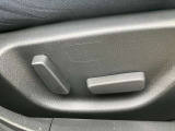 【8Wayパワーシート】 細かい角度調節が可能な、電動シートです。シートポジションの記憶機能つきで便利。