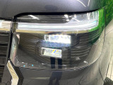 【LEDヘッドライト】悪天候や夜間走行時も良好な視界を確保し安心して運転できる高輝度LEDヘッドライトを装備!点灯速度が早く、消費電力も抑えられています。