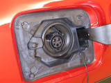 車両側充電装備として普通充電インレットを装備しております。