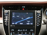 8型 純正ナビを装備。タッチパネル式で使いやすく、お出かけもラクラクです。
