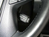 【レーダークルーズコントロール】(全車速追従機能付)付きです。車速に応じて追従支援してくれるので、ロングドライブも快適です。詳細は販売店スタッフまでおたずねください。