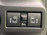 【両側パワースライドドア】スマートキーや運転席のスイッチで後席両側スライドドアの開閉が可能♪電動だから力を入れてドアを開ける必要が無く、小さなお子様でも簡単に開け閉めでき快適です♪