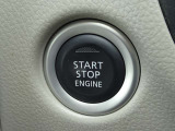 【プッシュスタート】キーが車内にあれば、エンジンの始動・停止はブレーキを踏んでスイッチを押すだけ!キーを取り出す手間を省き、ワンプッシュで操作するので簡単でスムーズ!