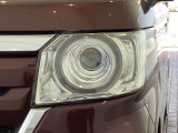 LEDヘッドライトは、点灯の瞬間から最大光量を発揮し、突然暗くなるトンネルなどでの安定感を高めます。