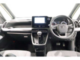 必要な装備を使いやすい位置に配置した機能的な運転席まわり。操作感や車両感覚など、ぜひ運転席に座って確かめてください。