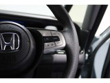 Hondaセンシングの機能のひとつ、アダプティブクルーズコントロール付!アクセルから足を離しても設定したスピードと前車との車間を保ち走行してくれます!車線維持もアシスト☆高速道路で疲労軽減ですね☆