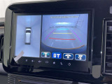 パノラミックビューモニターを装備。駐車場や交差点でクルマを真上から見るように周囲を確認できます。機能の詳細は販売店スタッフまでおたずねください。