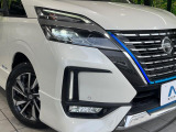 【LEDヘッドライト】悪天候や夜間走行時も良好な視界を確保し安心して運転できる高輝度LEDヘッドライトを装備!点灯速度が早く、消費電力も抑えられています。