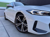 BMWのオートライトは積極的にライトをつけることにより、自車の存在を周囲に向けアピールいたします。それは安全性への配慮でもあります。