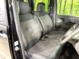運転席まわりには十分なスペースがあり、大柄な方でもゆったり運転していただける環境です。