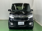 LEDヘッドライトを装備しています。LEDヘッドライトはとても明るく、雨の日や夜間走行も安全・安心です。オートライトコントロール付きで周囲の明るさに応じて自動で点灯・消灯します