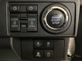 リヤのスライドドアを電動で開閉することが可能になっています☆運転席からもリモコンキーからもドアのハンドルからも開閉が可能です☆