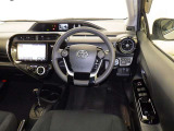 運転席まわりです。 各操作スイッチは使いやすい位置に配置されてます。