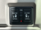 乗り降り便利な両側電動スライドドア!運転席やリモコンキーのスイッチから開閉操作が可能です。