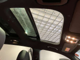 トランク容量は同一他社車両より広く、旅行やゴルフ等様様なシツエーションで役立ちます。