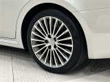 タイヤサイズは225/45R18!純正アルミホイール!残り溝は5ミリ程度です!