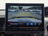 駐車時の安全確認をサポートするバックカメラも使用できます。インターナビで様々な情報を得ることもできます。