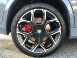 【BMWアロイホイル】軽量かつ強度に拘ったアロイホイル。走行性能ポテンシャルを引き出す設計。車の足元を引き締めてくれる大きなポイントはアロイホイルです。