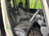 運転席シート廻りは使用感も少なく、良好な状態となっています。丁寧に使われていたことがよくわかりますね。