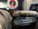 車外の明るさに応じでライトを点灯、消灯してくれるオートライト機能です☆お天気の良い昼間のトンネル走行などオートにしてると便利で安心です☆エンジン停止時にライトの消し忘れも無くなります☆