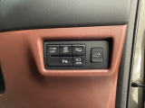 各種機能の切替スイッチは運転席パネル下に集約されています。任意で切り替え可能なため状況に合わせてお使いください。